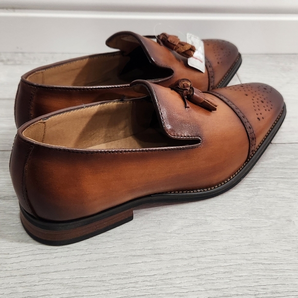 La Milano, Mens Tracy 11 Tasseled Leather Loafer, Size 8.5 M, burnished cognac. - Picture 4 of 12